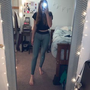 Under Armour Leggings ~ Size Small